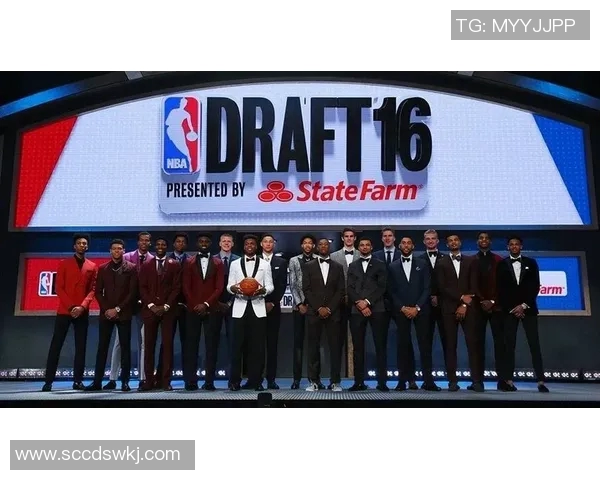 布克与西蒙斯的对决谁能在NBA赛场上更胜一筹